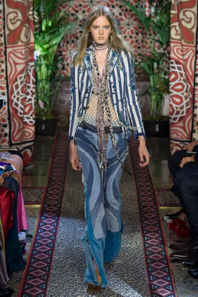Look 17